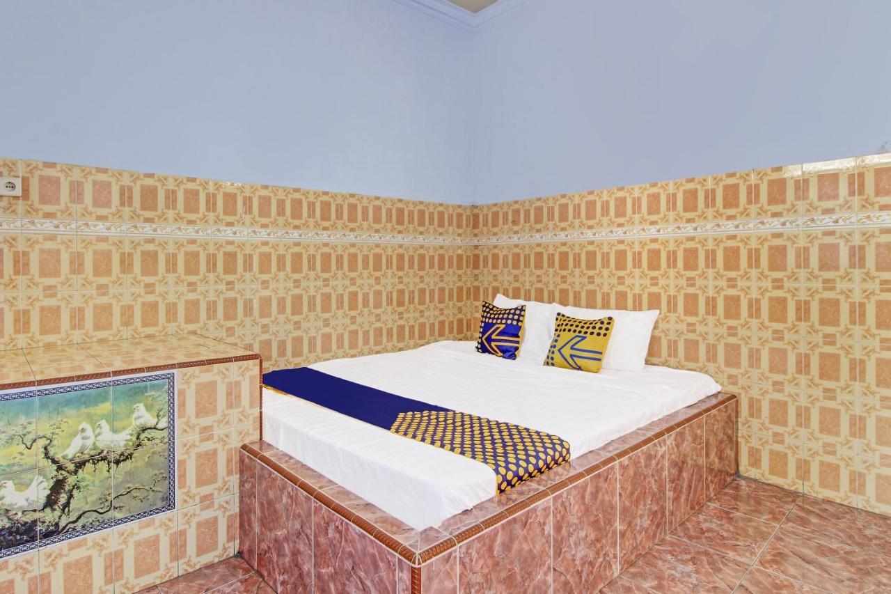 Spot On 91694 Hotel Rama Chandra Temanggung Exterior foto